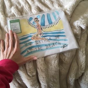 🌴🌴Lilly pouch NWT🌴🌴