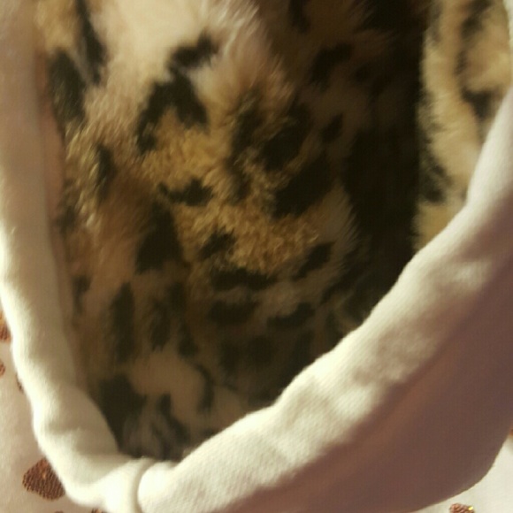 A jacket - Picture 2 of 3