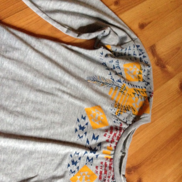 Tribal 3/4 sleeve blouse - Picture 1 of 2