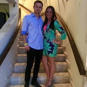 Meet your Posher, Izzi