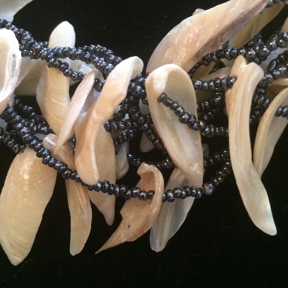 Charming Vintage Statement Necklace, Shells - Picture 4 of 7