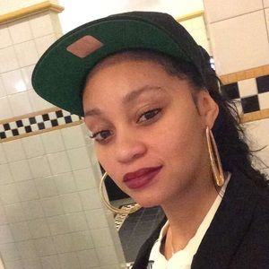 Meet your Posher, Crystal