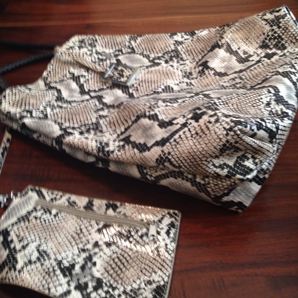 Large Tote - Picture 4 of 4