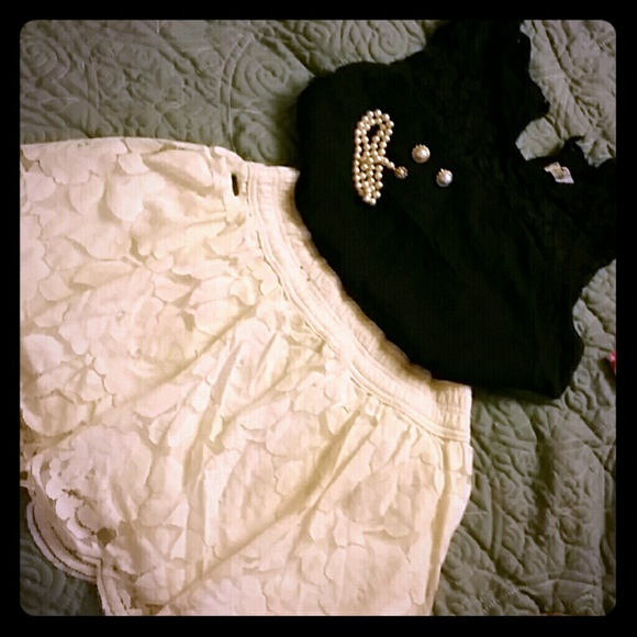 Hollister lace mini skirt