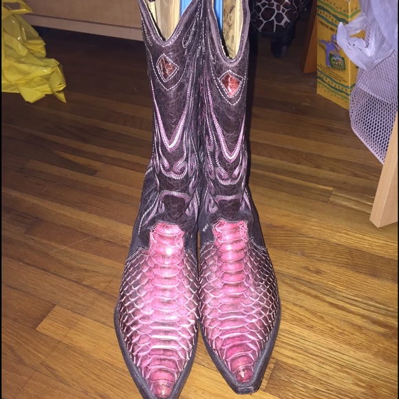 SOLD Corral pink Python boots - Picture 2 of 4