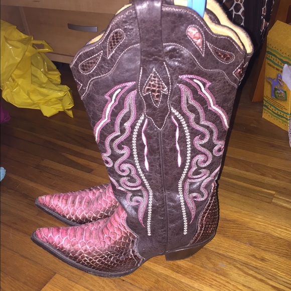 SOLD Corral pink Python boots - Picture 4 of 4