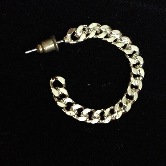 ⭐️Beautiful Hoop Earrings⭐️ - Picture 3 of 3