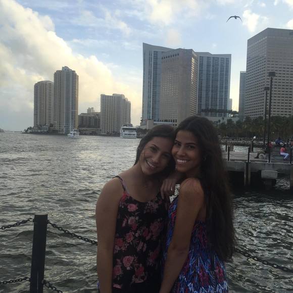 Meet your Posher, Yeraldine - Picture 1 of 1