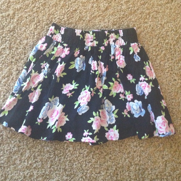 Floral mini skirt