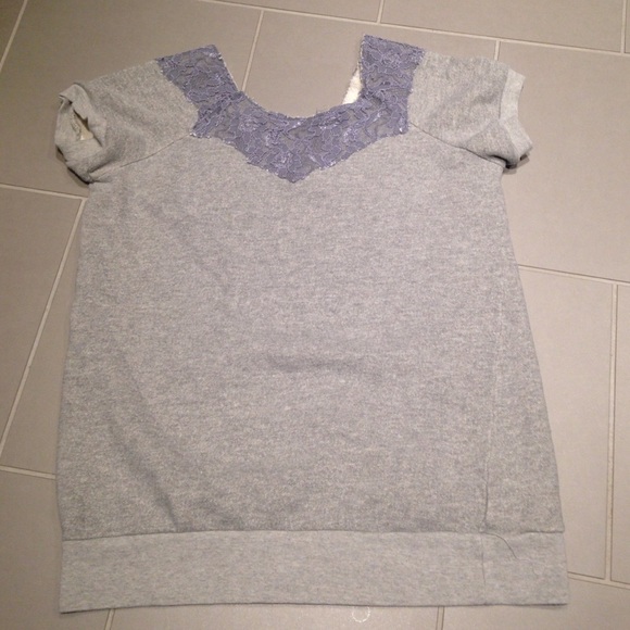 💃🏼 MOVING SALE Short Sleeve Sweatshirt