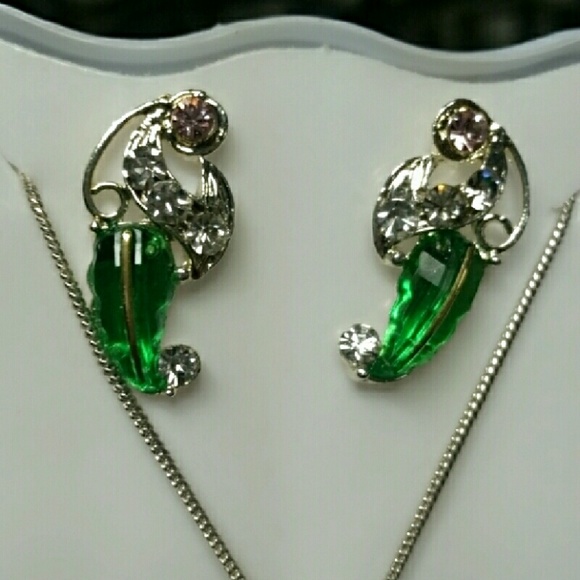 Beautiful earring necklace set - Picture 2 of 3