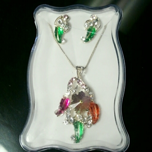 Beautiful earring necklace set - Picture 3 of 3