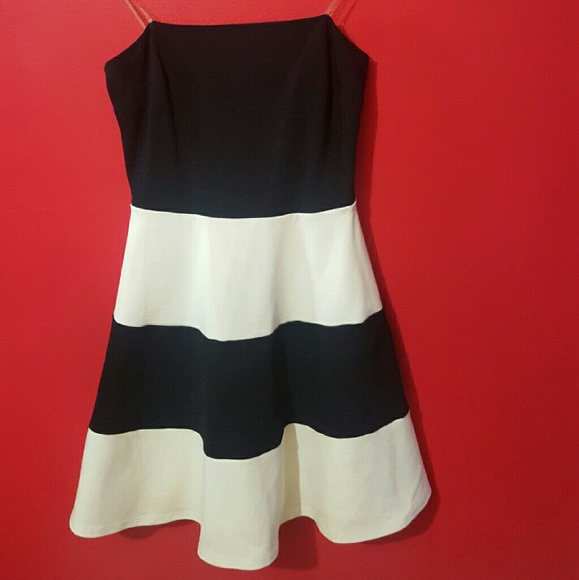 Striped sleeveless dress - Picture 2 of 2