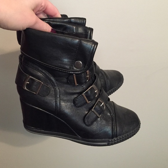 Black wedge sneaker boot