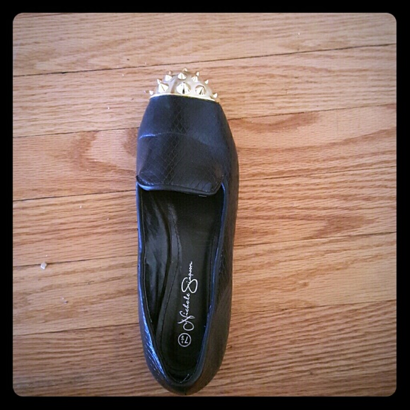 Spike flat - Picture 1 of 1
