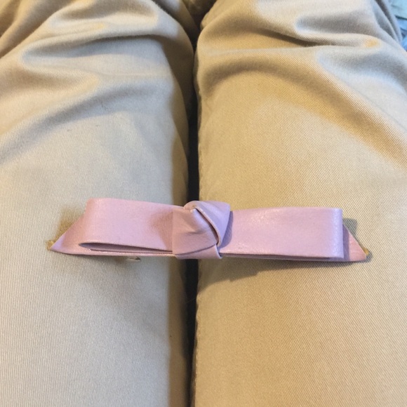 Purple hair bow/clip.