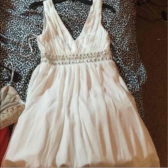 Short white homecoming dress - Picture 1 of 4