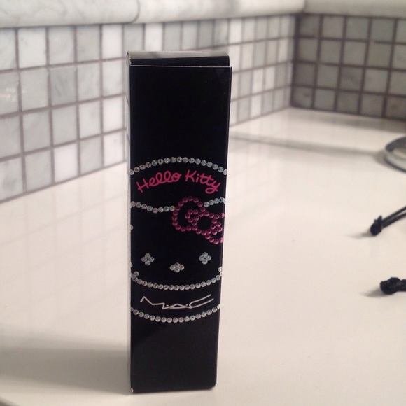 MAC hello kitty lip gloss kitty kouture