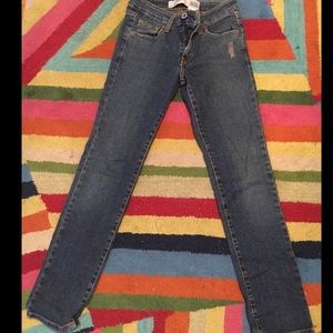 Levis skinny w/ stretch slight distress 1M medwash