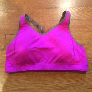 Pink supportable Nike dryfit sports bra