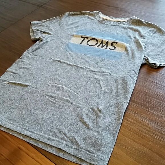TOMS t shirt