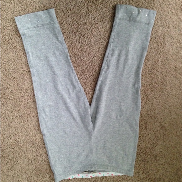 Light gray capri leggings