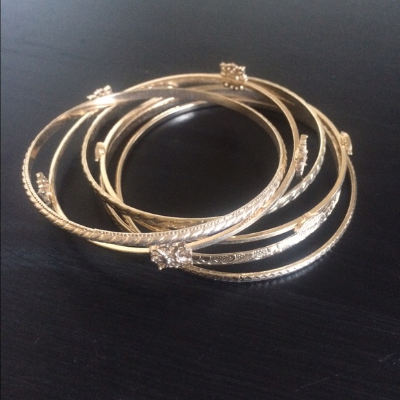 Jewelry - Set of 6 Gold Bangles