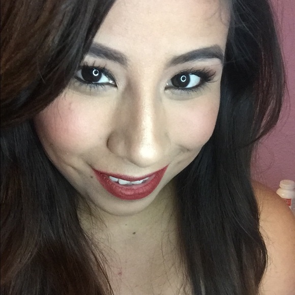 Meet your Posher, Kayla - Picture 5 of 8