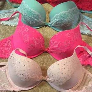 Victoria's Secret 32C Push up bra Bundle! (3)