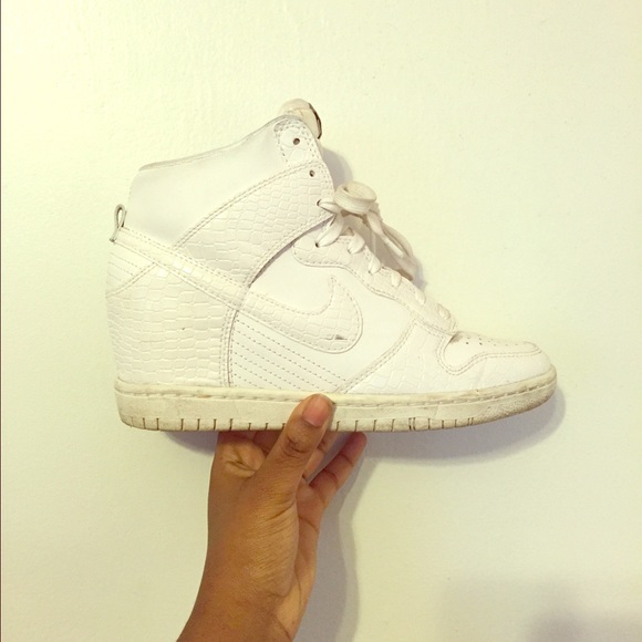 ON HOLD!!!! WMNS Dunk Sky Hi (NEEDS TO BE CLEANED)