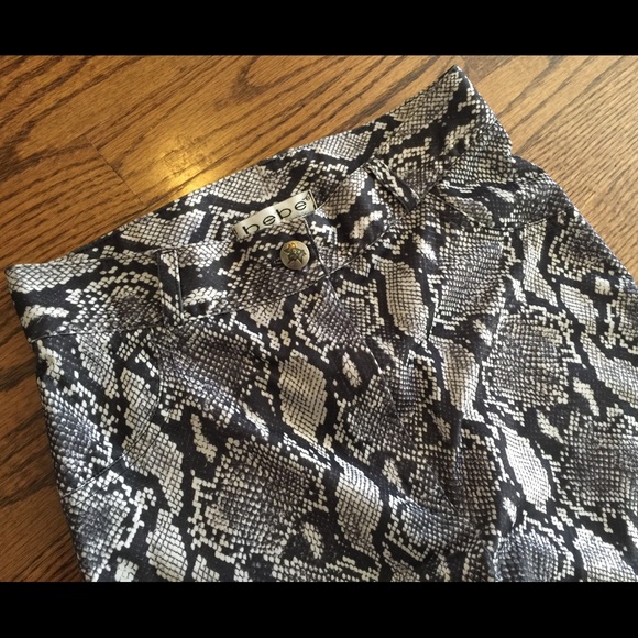 Bebe Snakeskin Print Skinny Pants/Jeans sz. 4