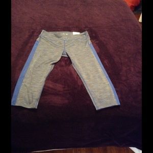 Aspire Capri gym leggings NWT
