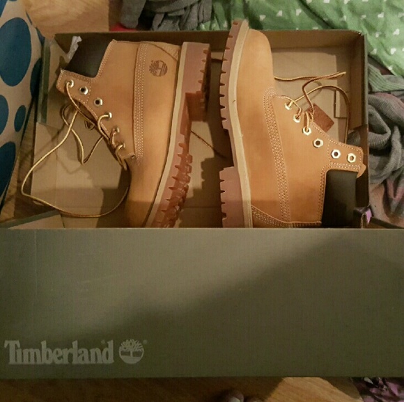 youth boys Timberland Boots ..brand new