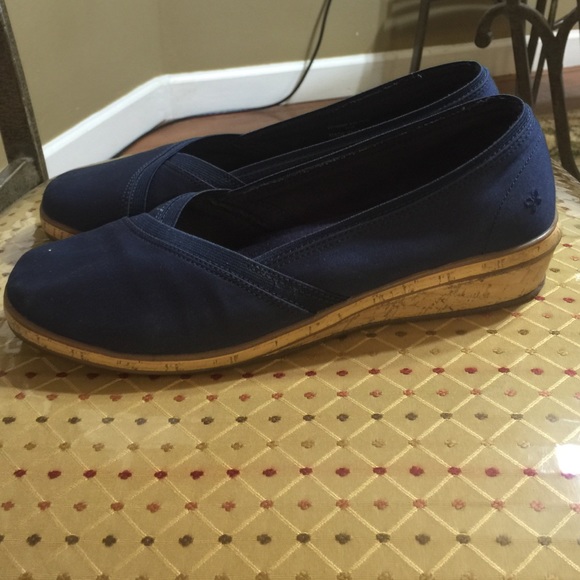 Shoes - Picture 3 of 4