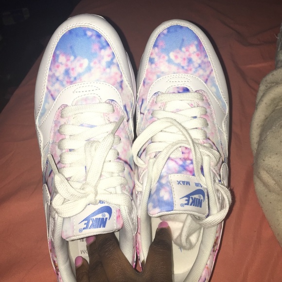 Nike Air Max worn once