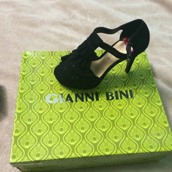 New w/ Box Gianni Bini Suede Pumps