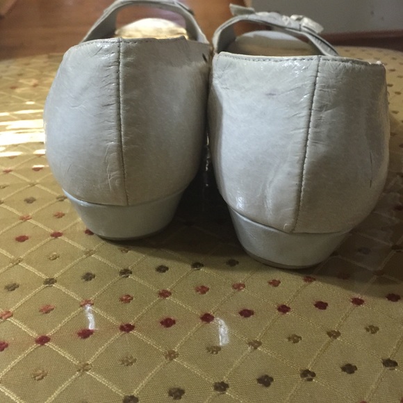 Shoes - Picture 4 of 4