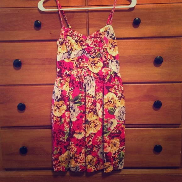 Floral dress with pockets!
