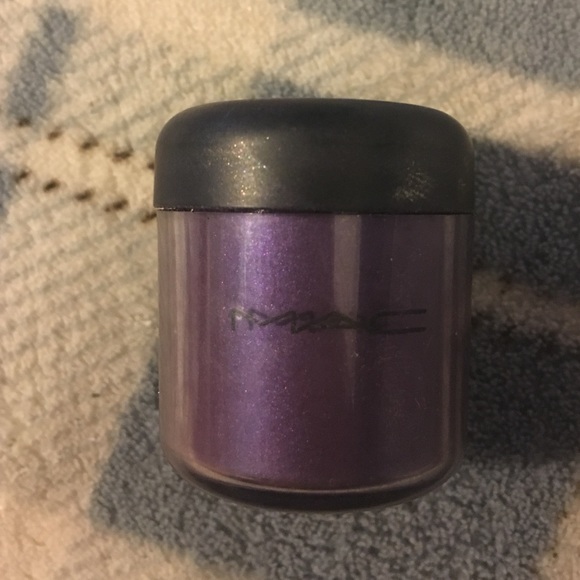 Mac pigment powder