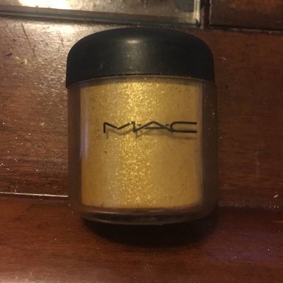 Golden Lemon Mac pigment powder