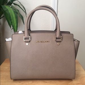 SOLD OUT🚫Michael Kors medium dark dune Selma