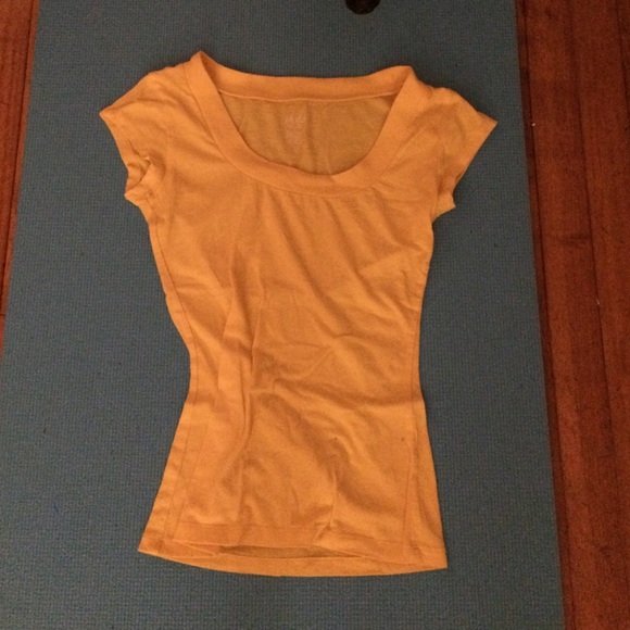 dots yellow t-shirt