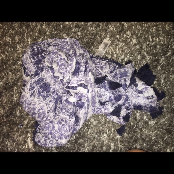 Scarves - Picture 4 of 4