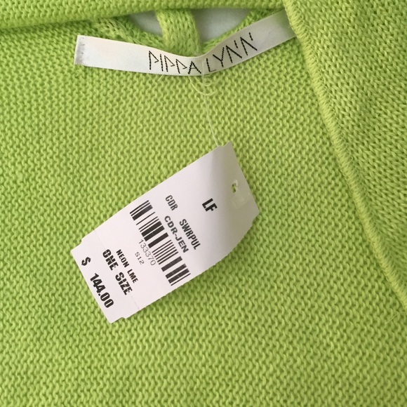 Oversized LF sweater poncho - Picture 2 of 3