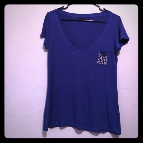 Blue t-shirt. V neck.