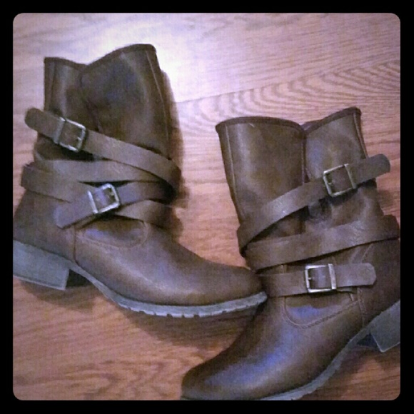 Brown faux sherpa lined fold over ankle boots