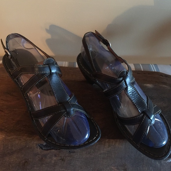 🌺super cute sandals by BORN size 9 🌺