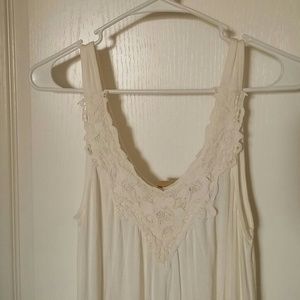 Ivory top w/lace detail