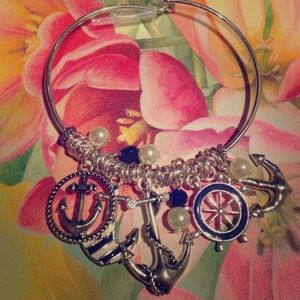 Anchor bracelet