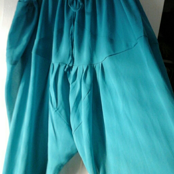 The world traveler in Happy harem pants! - Picture 2 of 4